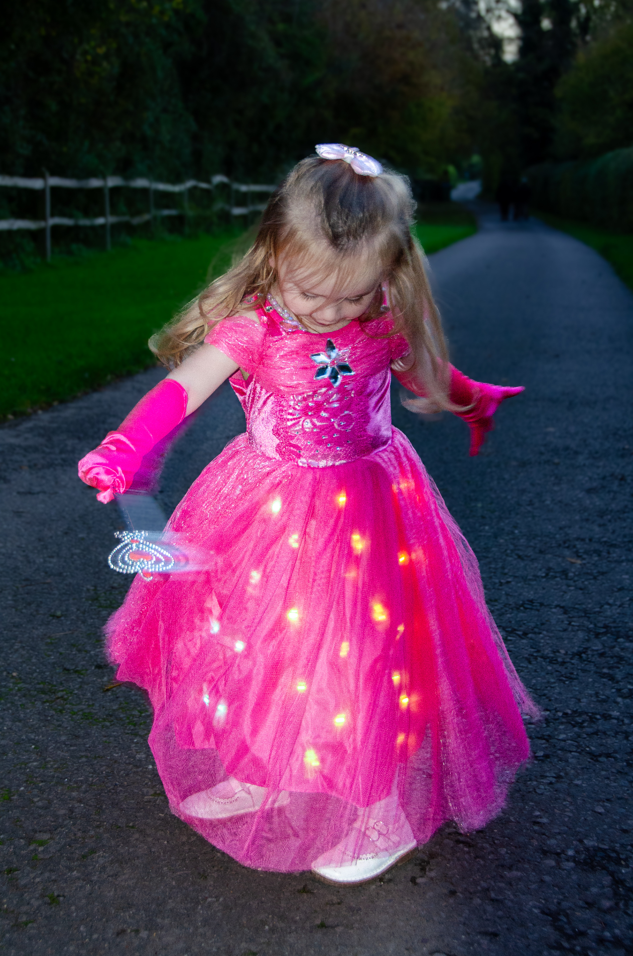 Amazon.com: UPORPOR Princess Costume for Girls, Light Up Toddler Princess  Dress with APP Control with Music Syncs Model for 3-9 birthday : Clothing,  Shoes & Jewelry