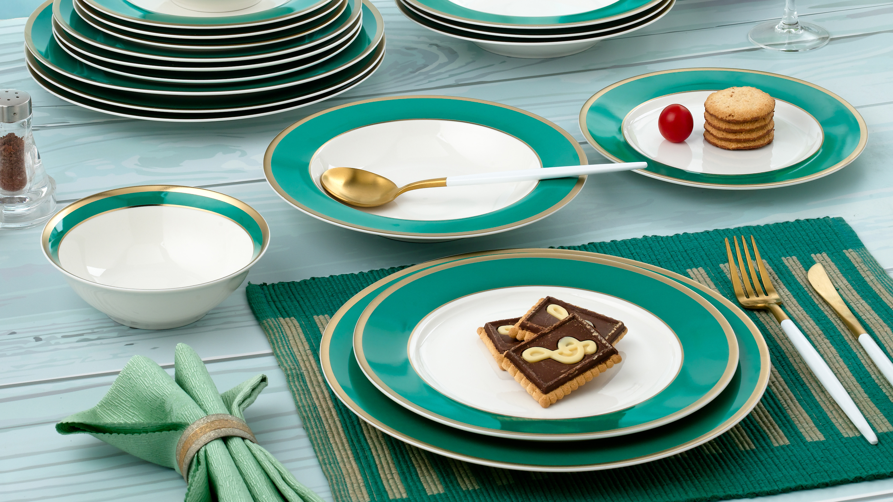 Amazon.com | Joseph Sedgh Collection “Gail” 20-Piece Bone China