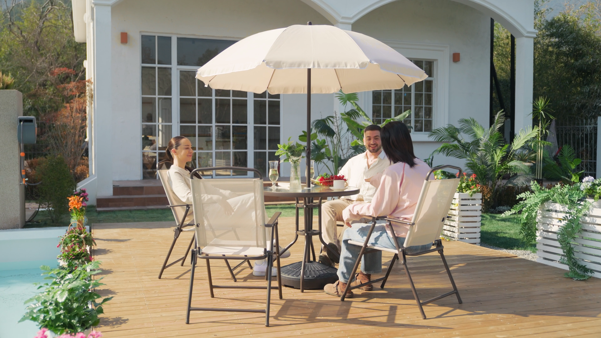Amazon.com: Outsunny 6 Piece Patio Dining Set for 4 with Umbrella, Outdoor  Table and Chairs with 4 Folding Dining Chairs & Round Glass Table for  Garden, Backyard and Poolside, Beige : Patio,