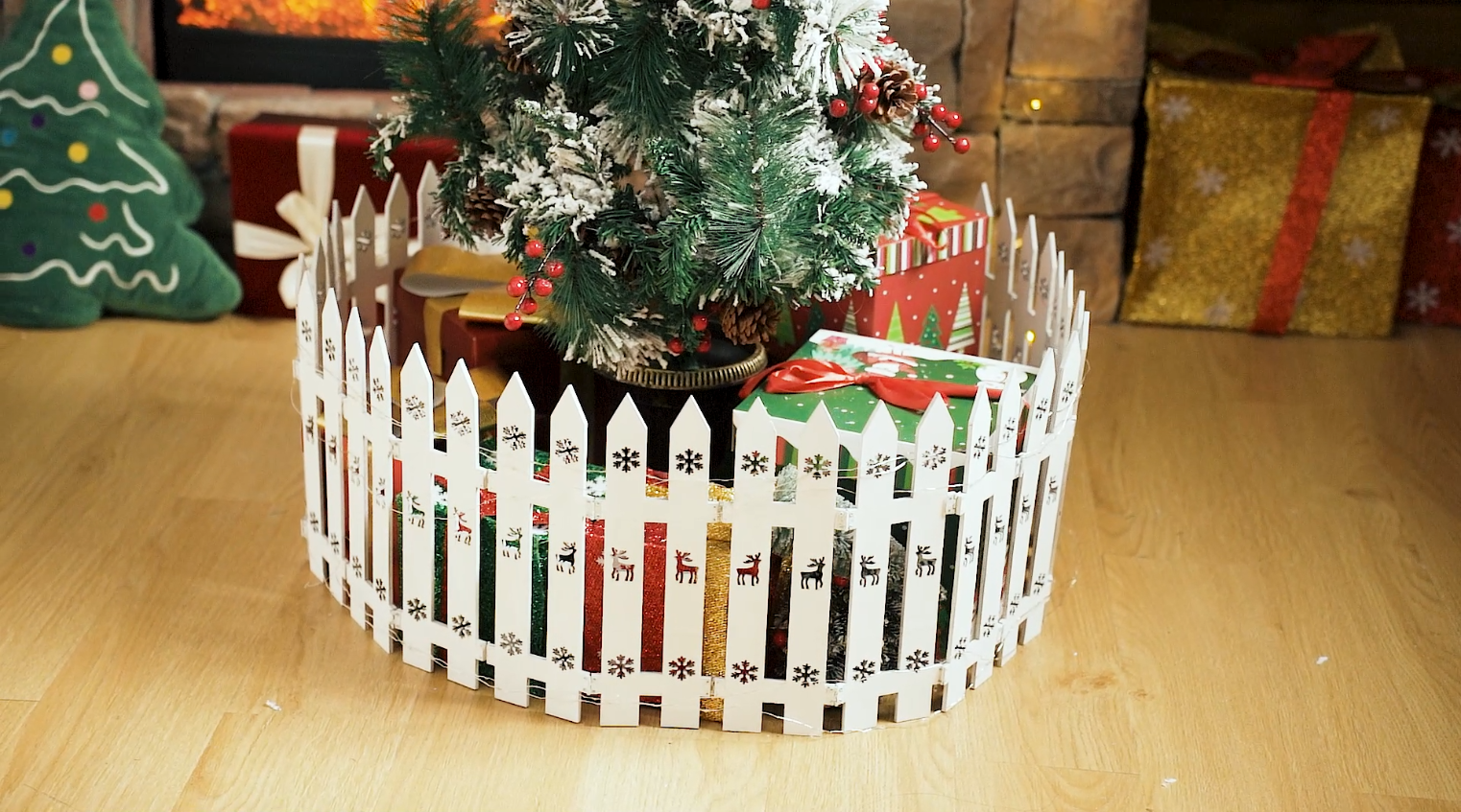 Clôture De Noël En Bois Avec Guirlande LED - 30 Panneaux 40 Cm - Pour Sapin, Jardin, Décoration Intérieure - Motifs Flocons Et Rennes