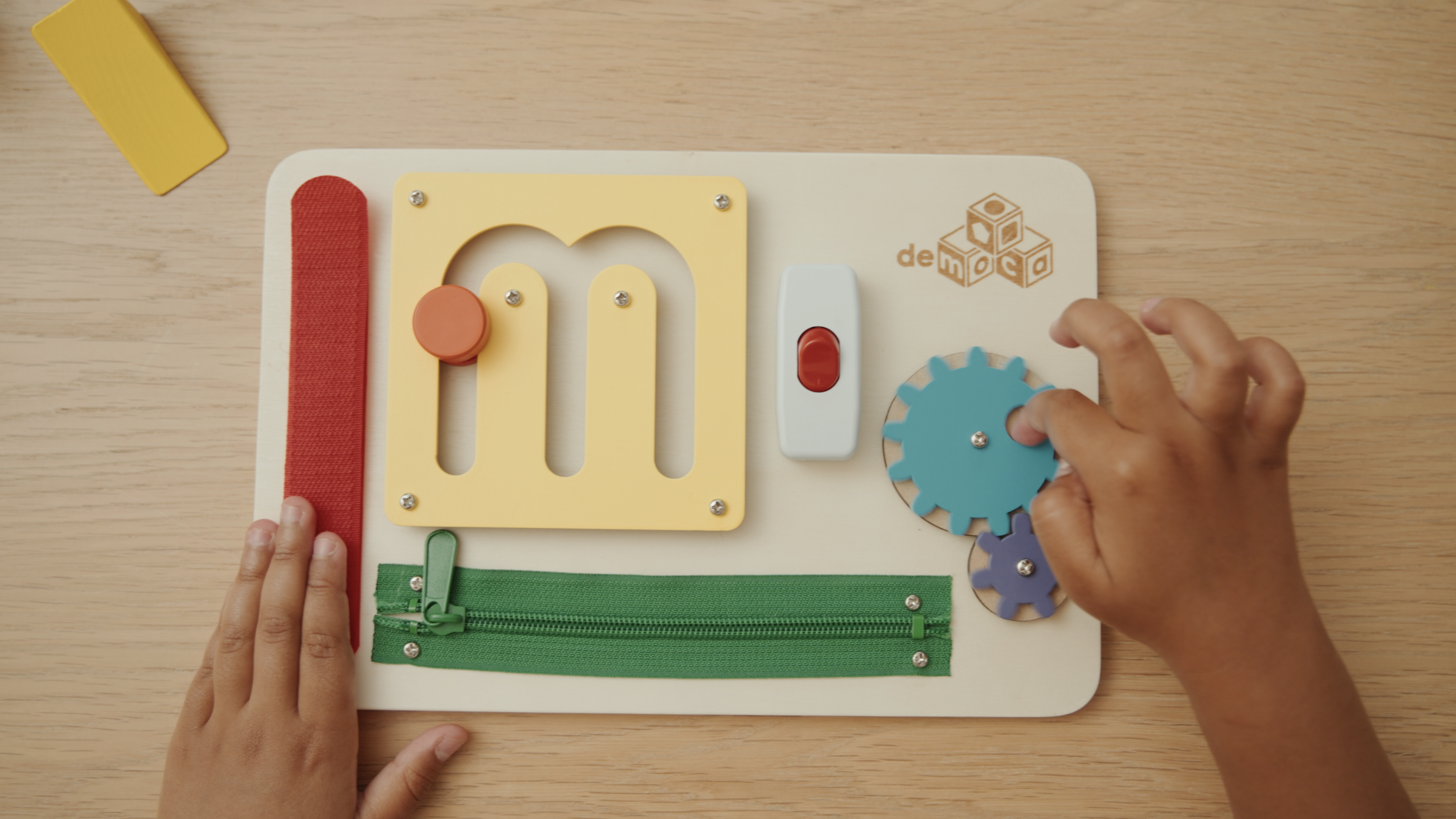 Montessori Busy Board Jouet en bois - Jouet sensoriel et motricité pour enfants - Planche d'activités de