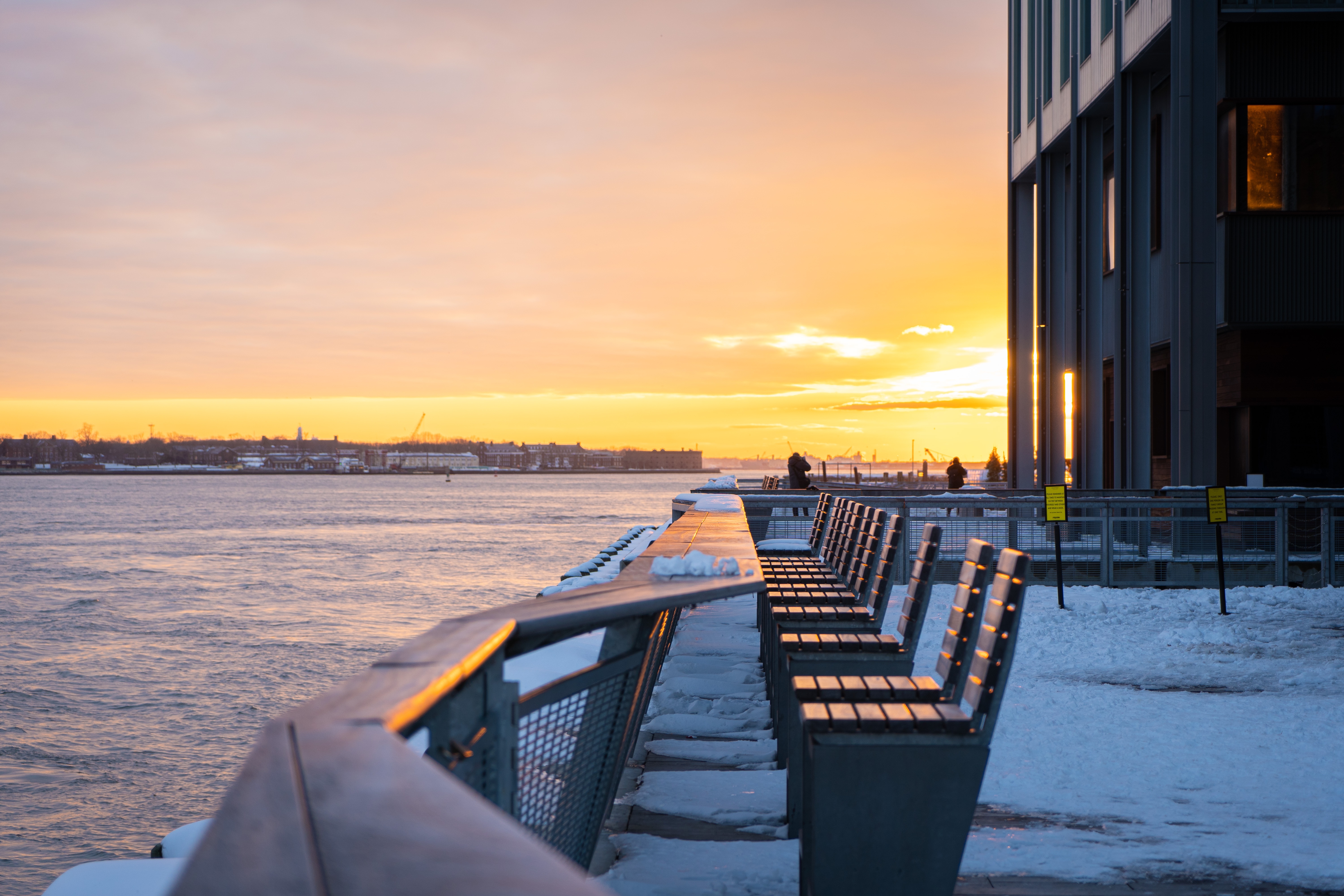 So far so good. Crisp, vibrant pics in a small package