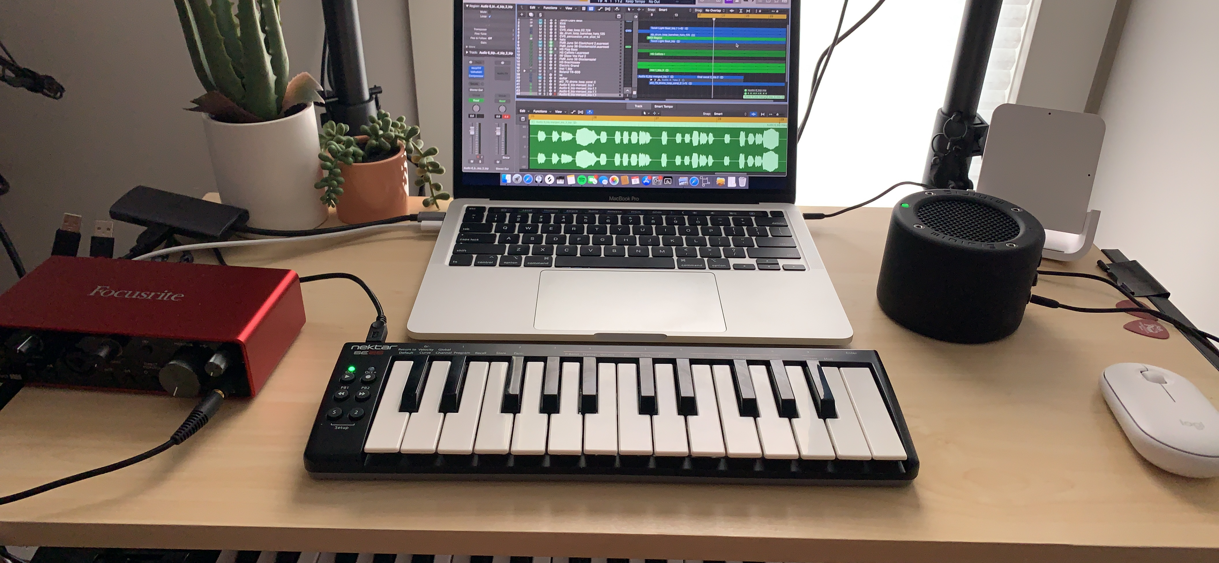 Amazing MIDI keyboard for music makers that happens to be portable