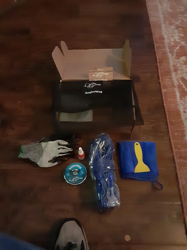 Powerful magnet fishing kit contents