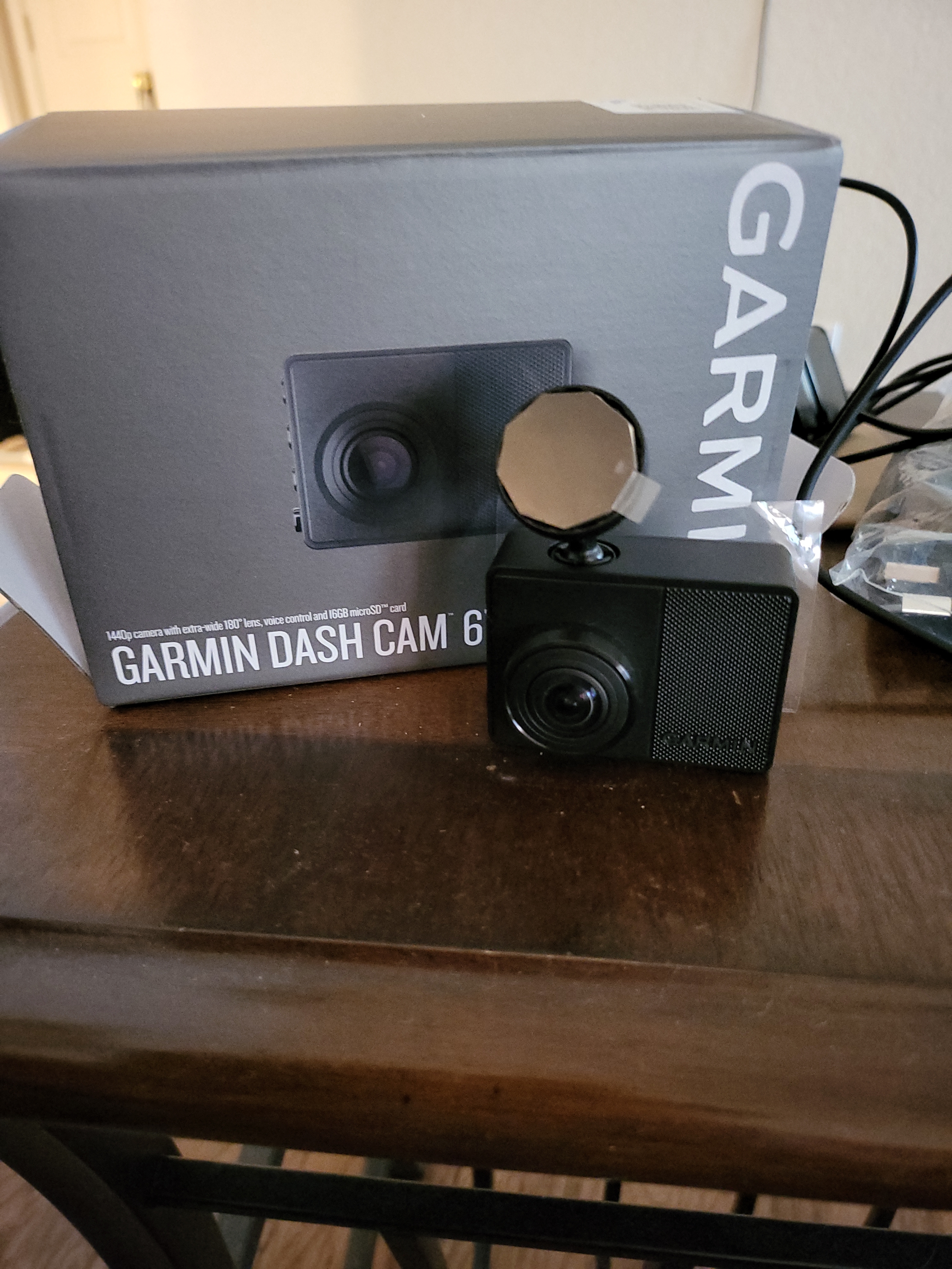 Garmin Dash Cam 67W connected features overview graphic