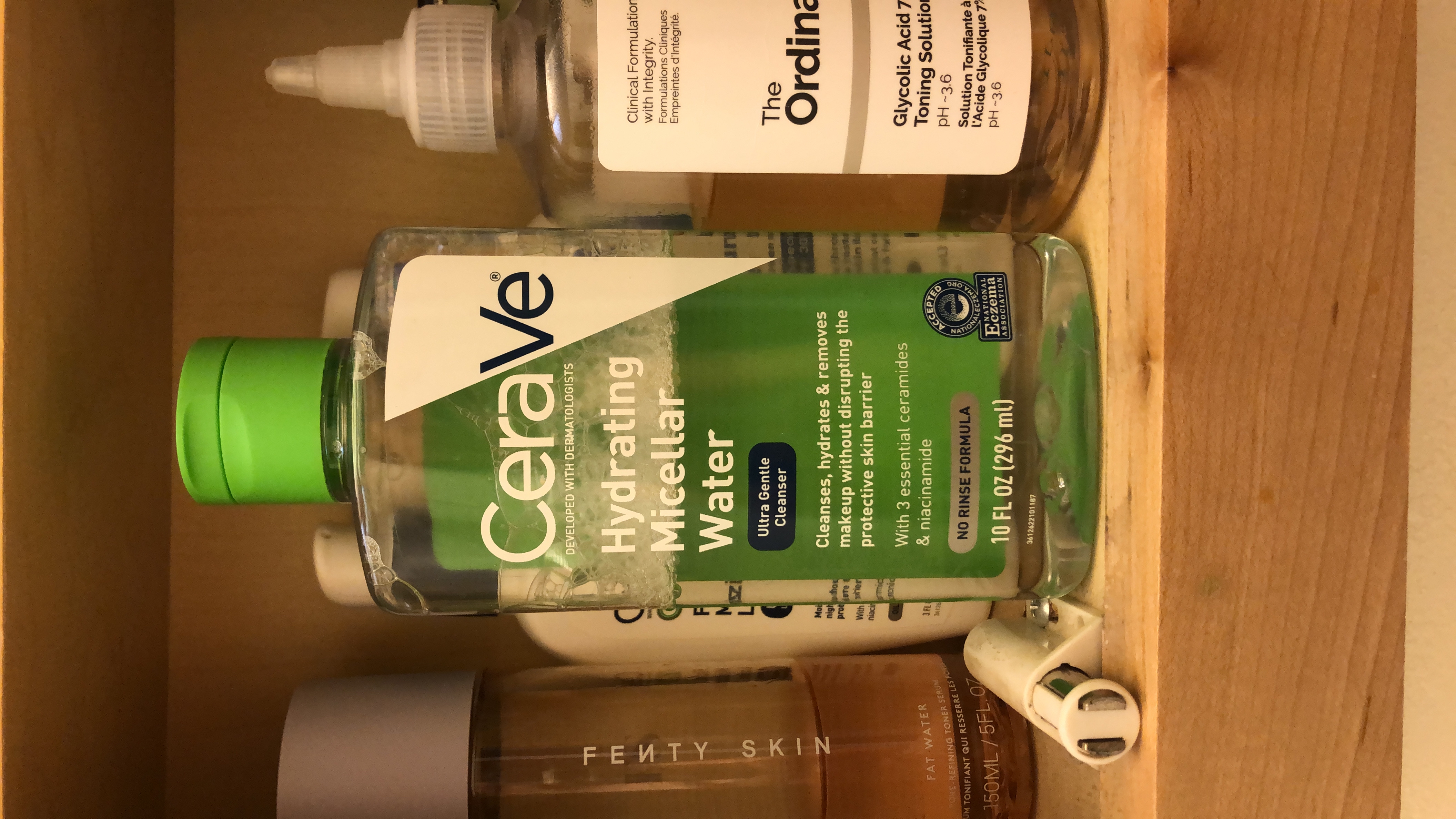 CeraVe Micellar Water, Hydrating Facial Cleanser & Eye Makeup Remover with Niacinamide, Ceramides & Glycerin, Fragrance-Free & Non-Irritating, 10 Fluid Ounces