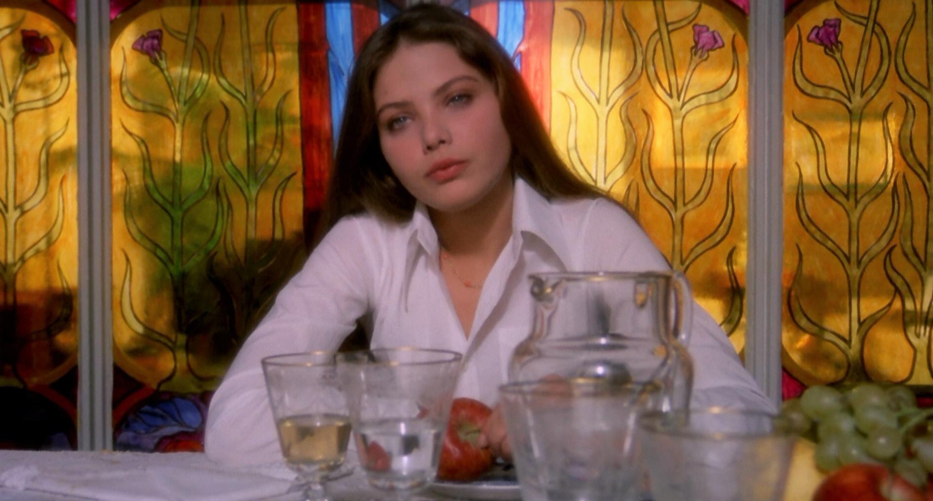 Ornella Muti bilan jinsiy aloqa sahnalarini tomosha qiling