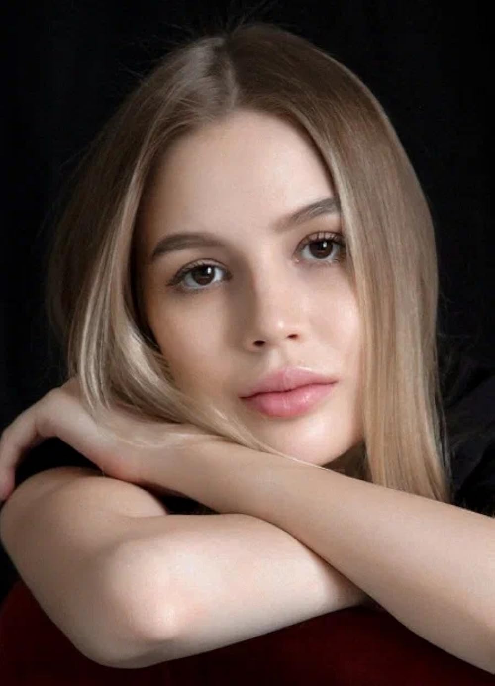 Onlayn mehmonxonada yosh sevgilisi bilan etuk ayol ishtirokidagi ruscha porno Eng sochli ayol bilan porno