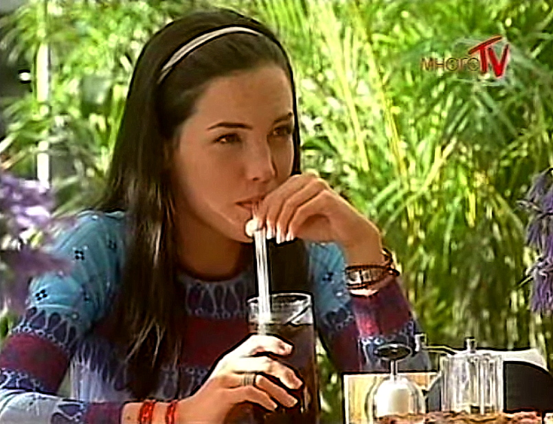 MV5BM2U0ZjQ3ZWUtOTZjMS00N2RhLTg1ZDUtMjQ0