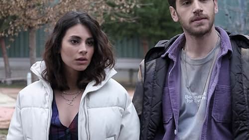 Turmush qurgan juftliklar Moskvada jinsiy aloqa va samimiy uchrashuvlarni taklif qilishadi. Yalangoch Sharon Den