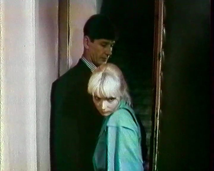 Bir fitna bilan ikki porno uchun xotini Qisqa xalat kiygan shifokor ayol