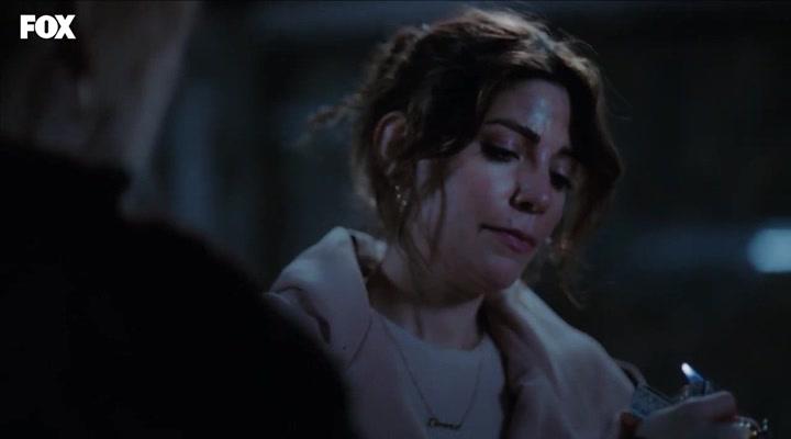 Julia Annning yangi fotosuratlari Bir yigit Alete Okeanga ajoyib jinsiy aloqani kutgan holda massaj qiladi.