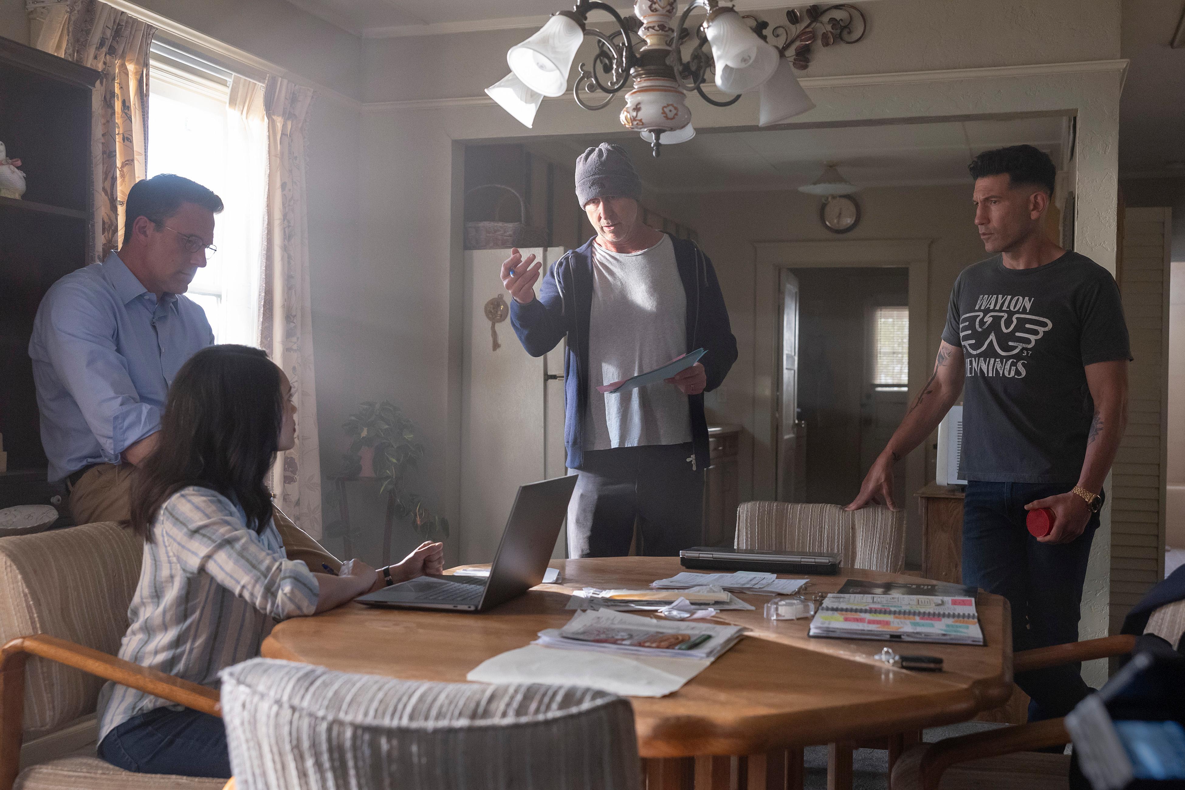 Ben Affleck, Gavin O'Connor, Jon Bernthal, and Cynthia Addai-Robinson in El contable 2 (2025)