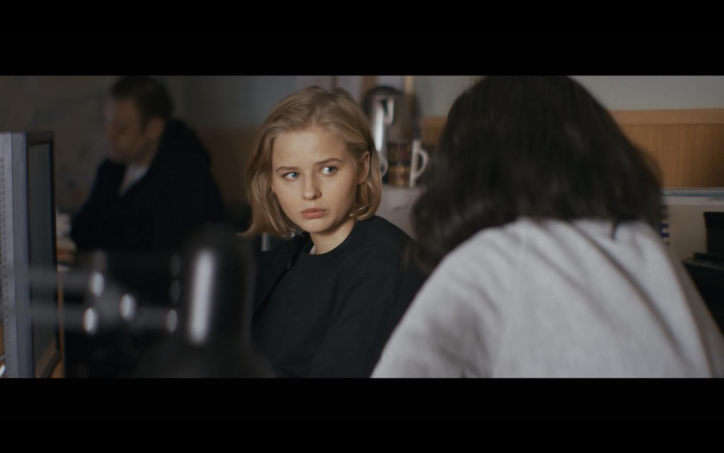 Larisa Guzeevani yalangoch holda korsat.