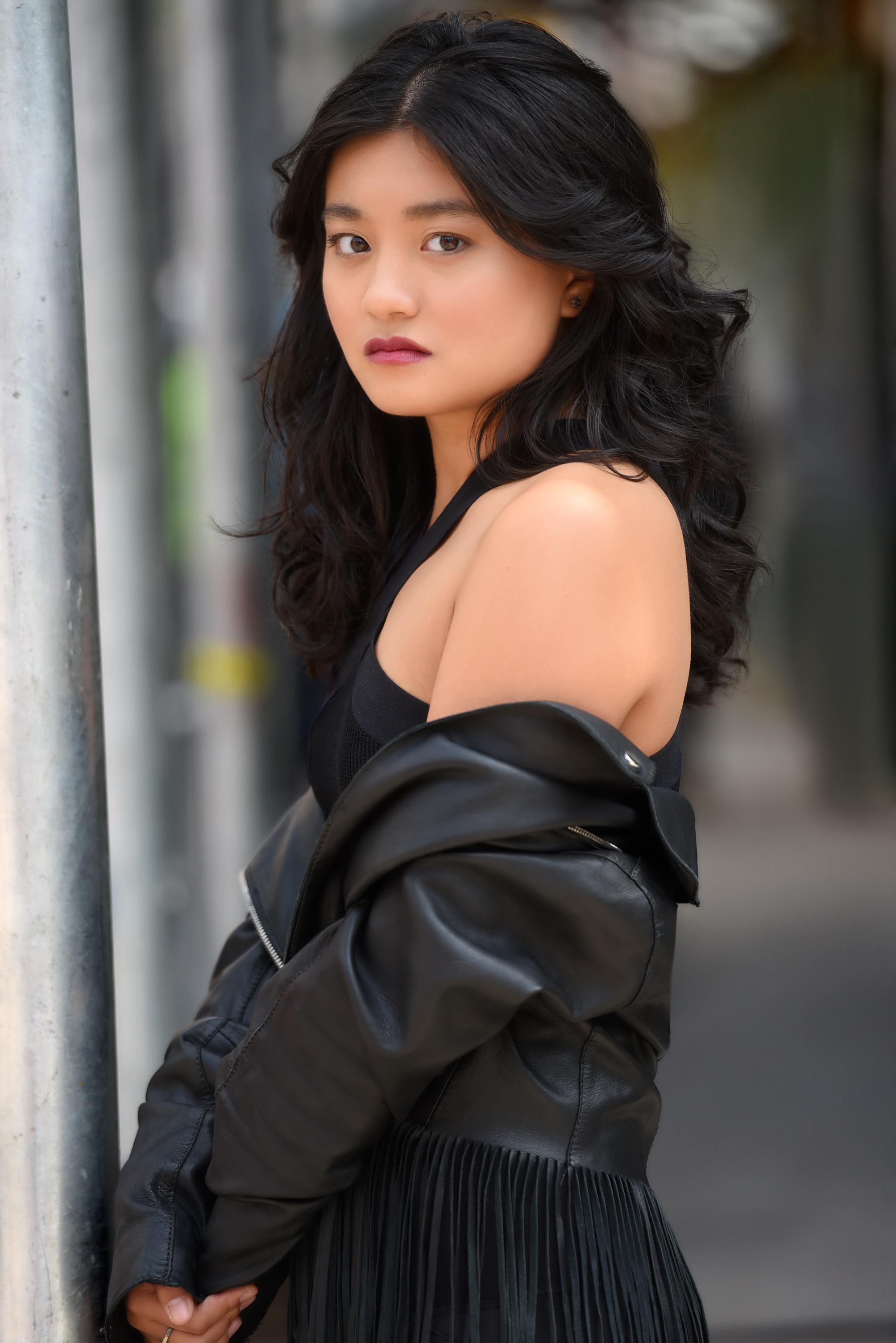 Erkakning ayollar külotlarini hidlashi haqida porno film. Tukli mushukimdan külotlarimni yechaman