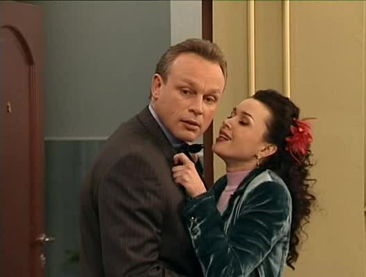 Porno video tiava Porno, ular bir ayolning kiyimida olomonni ichiga oladi