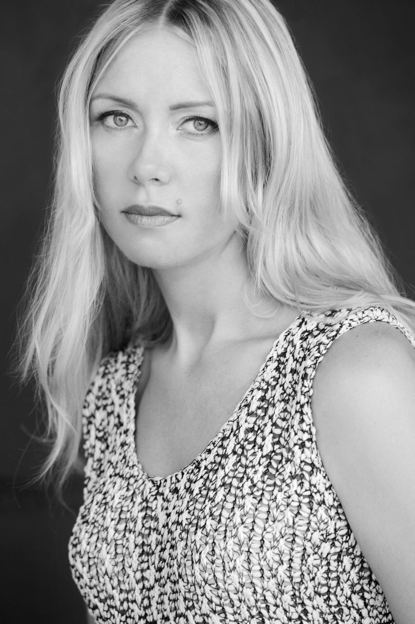 Men dostlarimni qiz dostim bilan jinsiy aloqa qilish uchun taklif qildim.