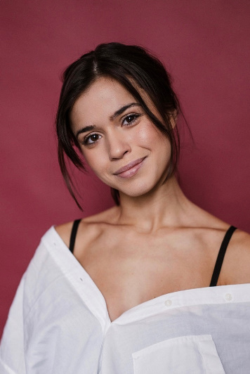 Jinsiy aloqa oqituvchisi Natasha Koroleva