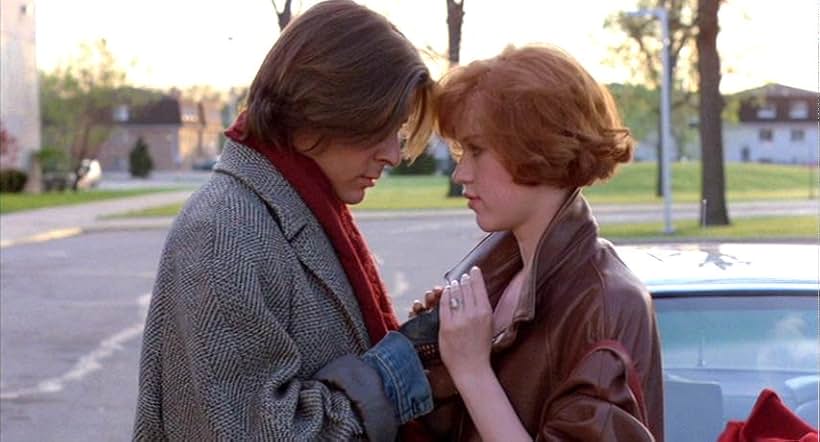 Molly Ringwald and Judd Nelson in Clube dos Cinco (1985)