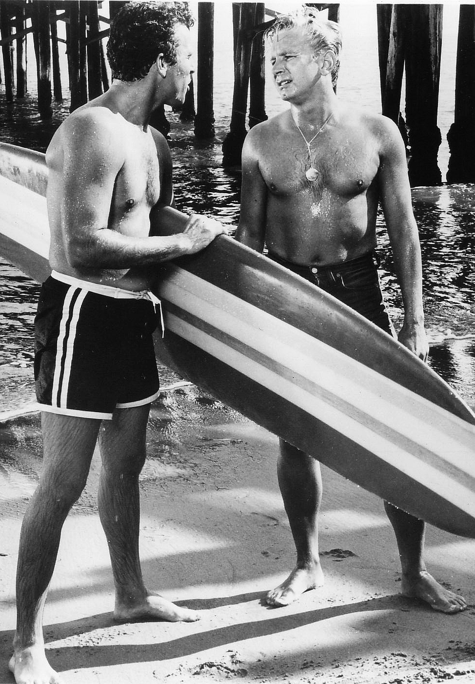 Surf Party 映画ポスター 1964 MV5BOGY3MTdjMWMtZDM5YS00MWQwLT