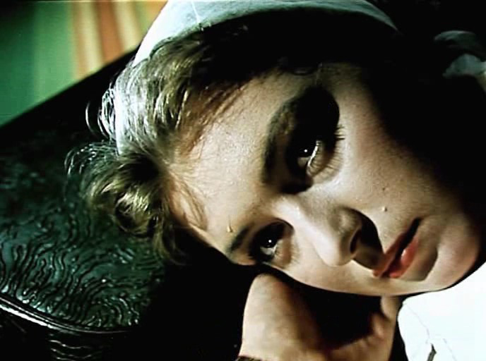 Izmoildagi fohishalar Rus xotini eriga musht tushirmoqda