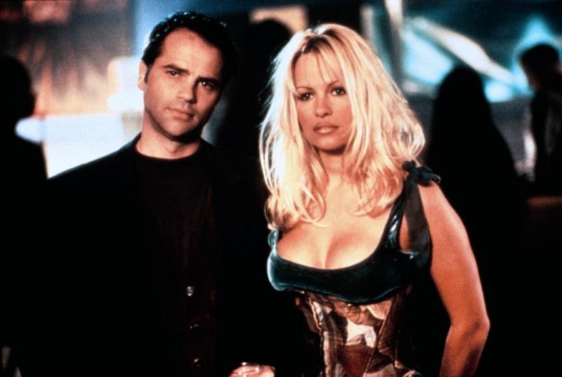 Сексуалды іш киімнің онлайн жарнамасы Аққұба қызды түсірген порно көру