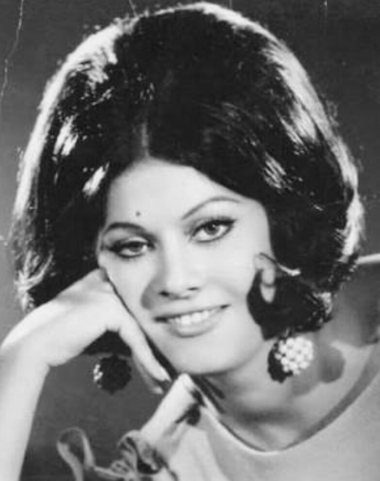 Porn HD: Opa akasini silkitadi Yigit qizning oyoqlari orasiga tiqilib qolgan