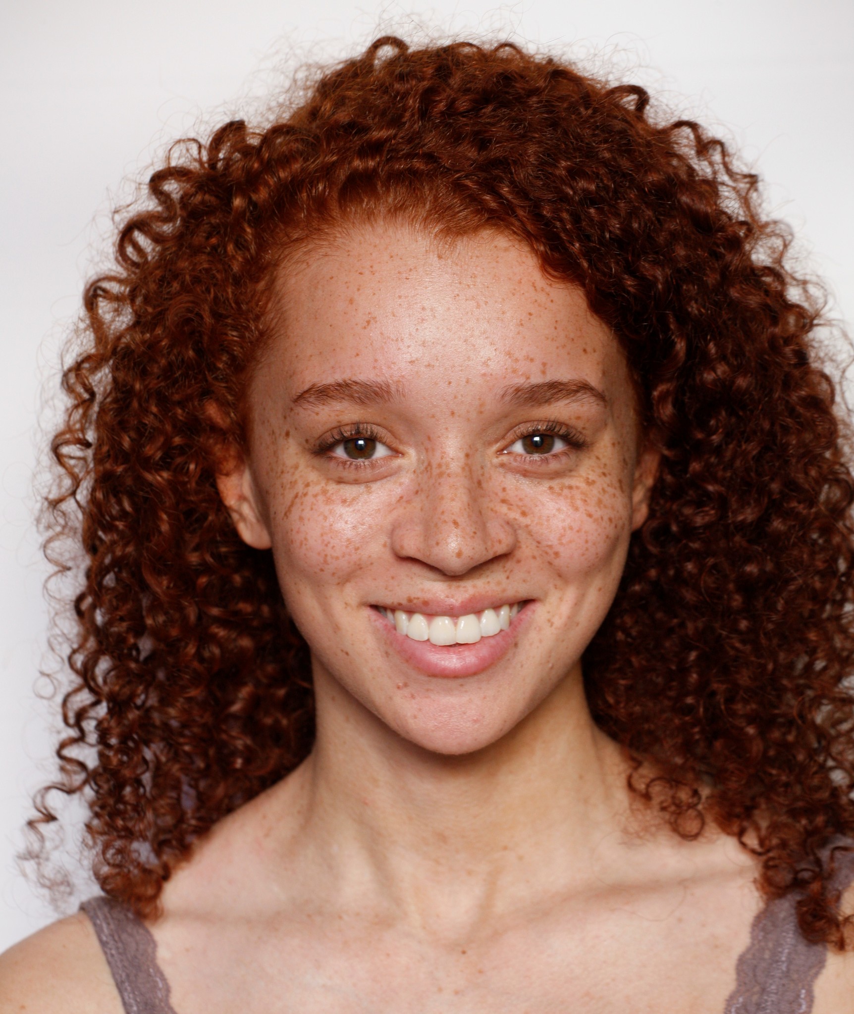 альбиносы люди с кудрявыми волосами. Mixed race girls. волосы негроидной расы. кучерявая страшная африканка. Mixed race.