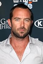 Sullivan Stapleton