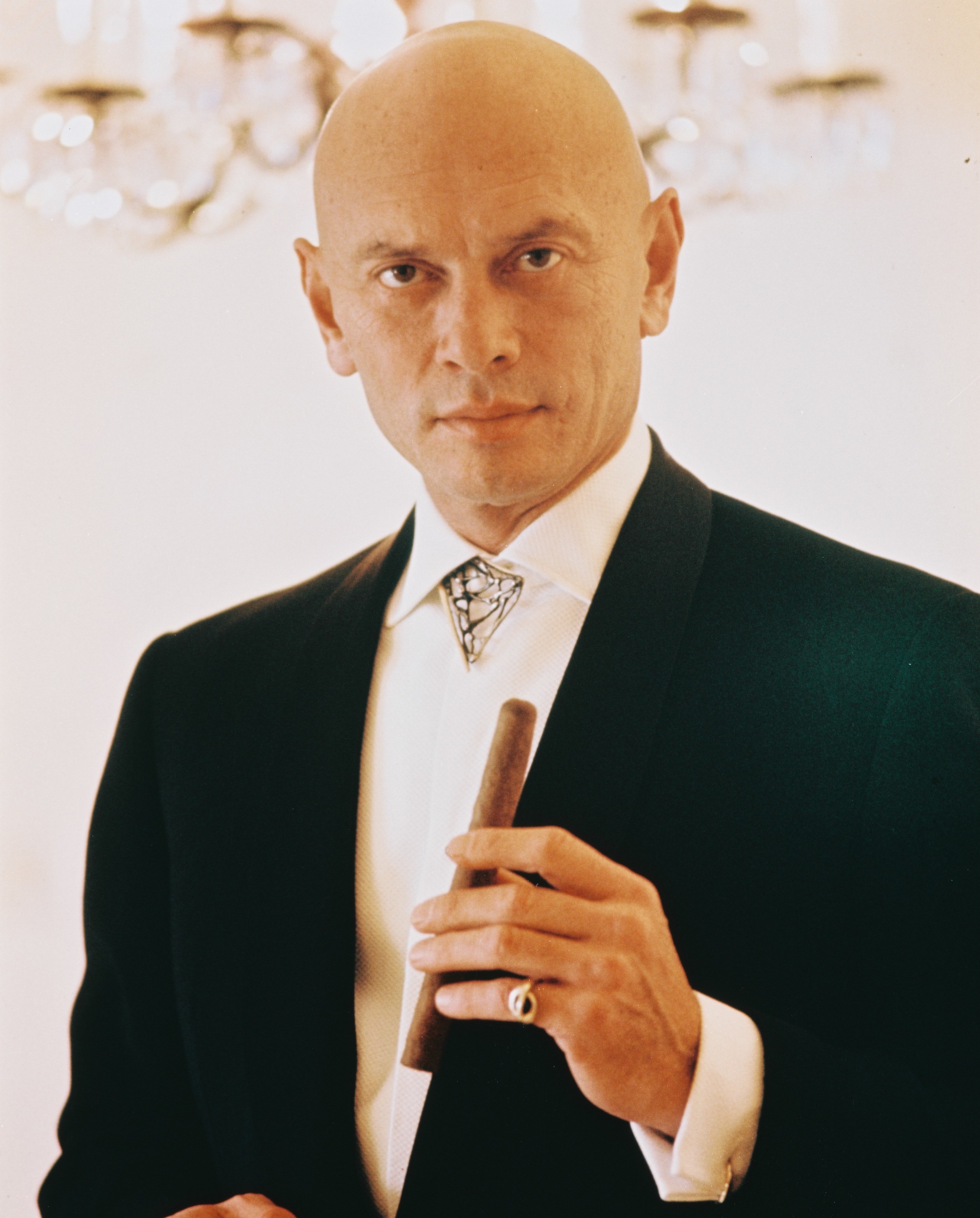 Yul Brynner - Biografía - IMDb