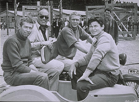 Charles Bronson, James Coburn, Steve McQueen, and John Sturges in The Great Escape (1963)