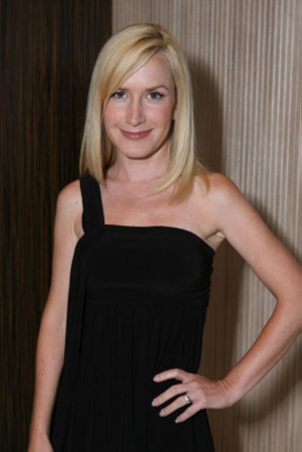 Angela Kinsey