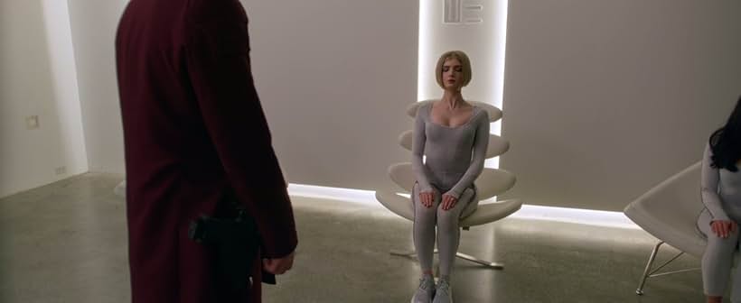Elena Kampouris in Wifelike (2022)