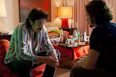 Benicio Del Toro and Aaron Taylor-Johnson in Savages (2012)