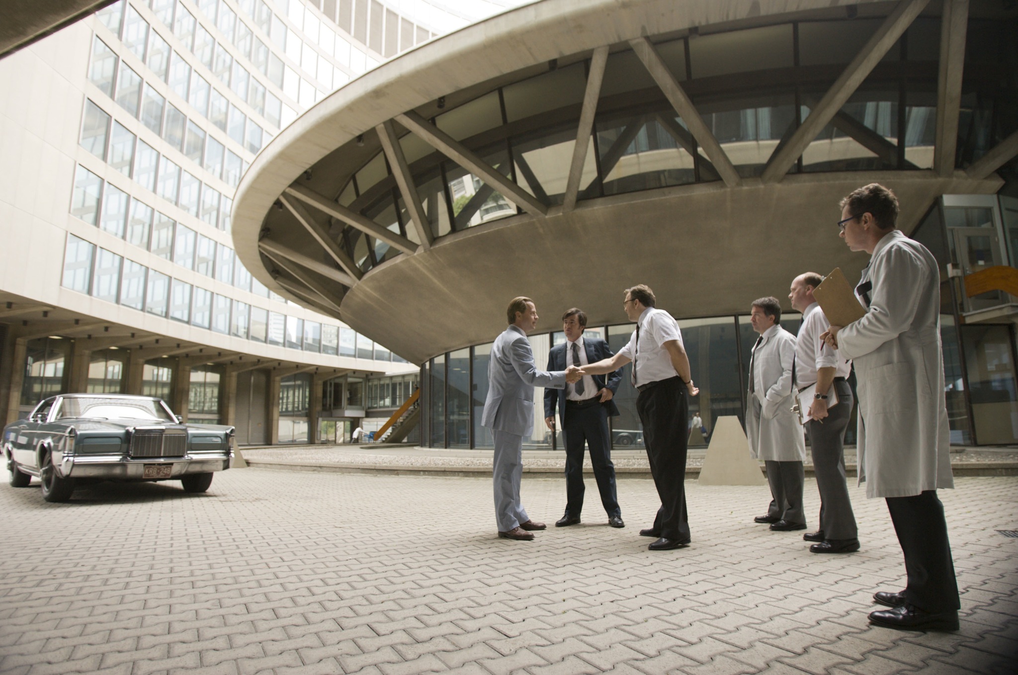 проблеск гениальности фильм 2008. проблеск гениальности 2008. грег киннир проблеск. проблеск гениальности. проблеск гениальности фильм 2008 кадры.