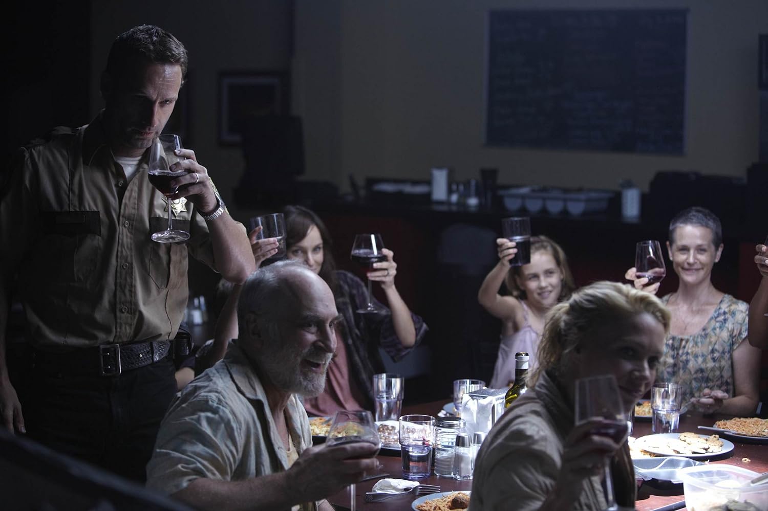 Jeffrey DeMunn, Laurie Holden, Andrew Lincoln, Melissa McBride, Sarah Wayne Callies, and Madison Lintz in The Walking Dead (2010)