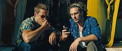 Aaron Taylor-Johnson and Taylor Kitsch in Savages (2012)