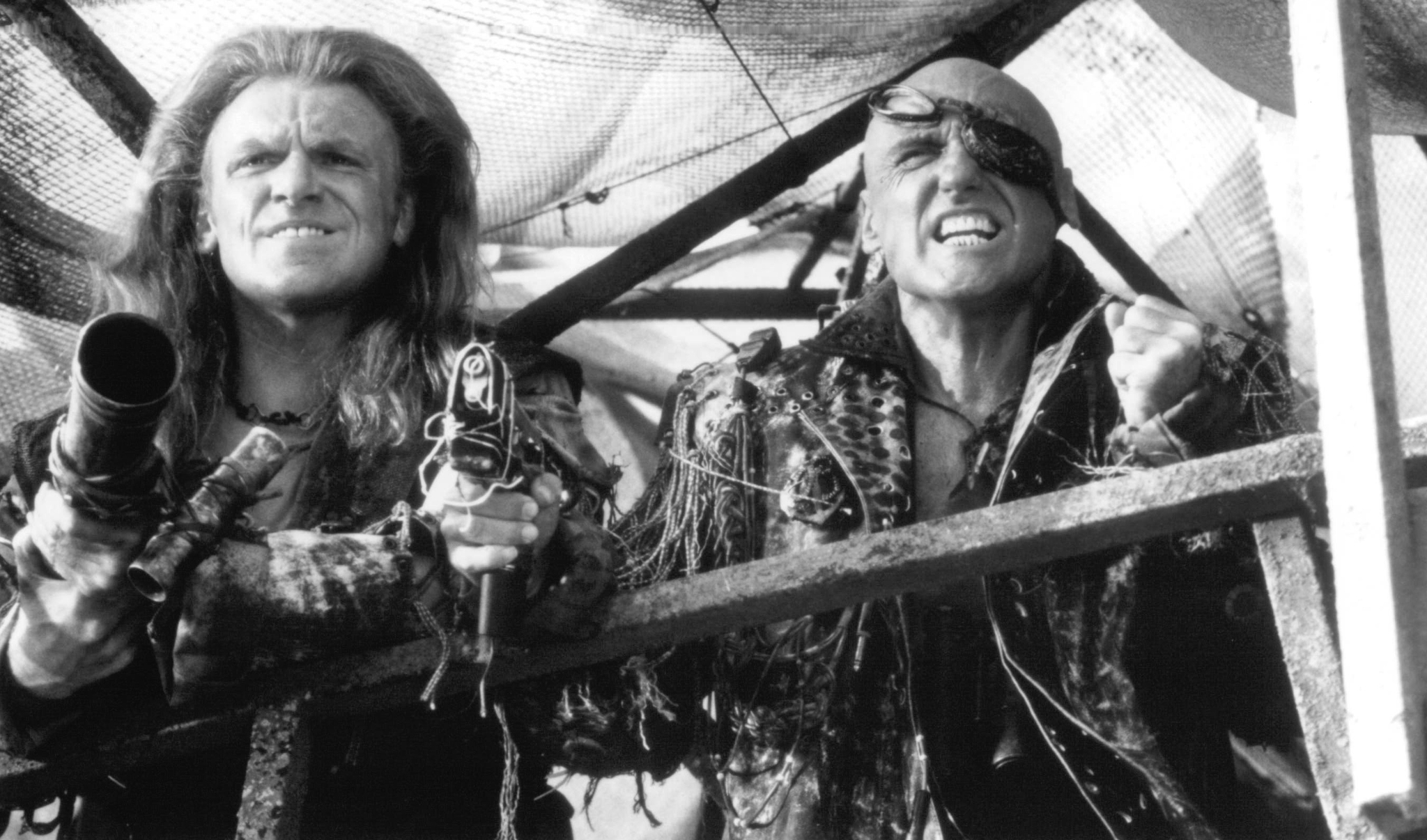 Dennis Hopper and Gerard Murphy in Waterworld (1995)