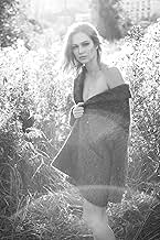 Ayol erkakning oldida buziladi.