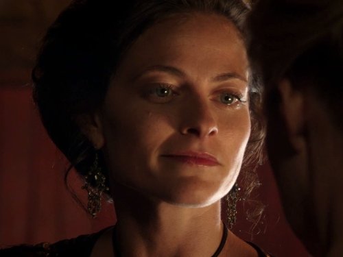 Uzbek eshak porno uzbek tiliga tarjima qilingan Yalangoch Lena fotosuratda oyoqlarini yoyadi