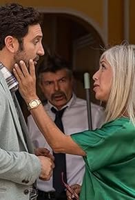 Primary photo for Un bodorrio tóxico, un burbujón inmobiliario y un secuestro exprés Primary photo for Un bodorrio tóxico, un burbujón inmobiliario y un secuestro exprés