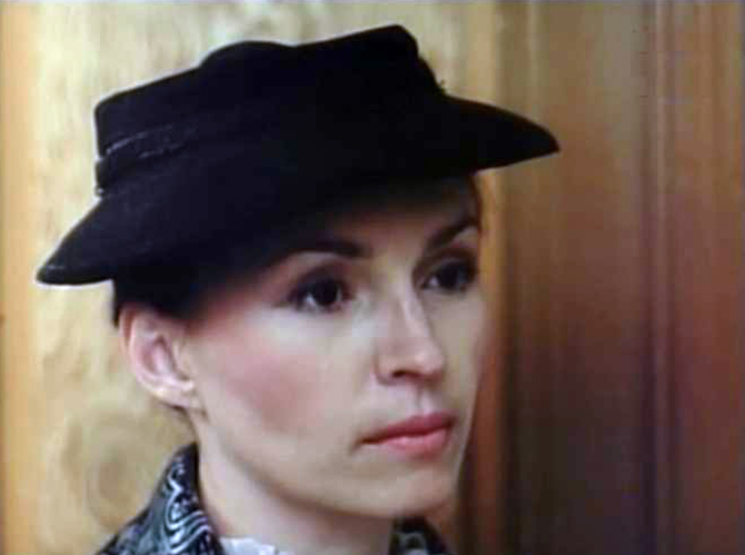 Anal jinsiy aloqa paytida Naomi Banks ehtiros bilan qichqiradi Yalangoch Irina Azer