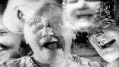 पोस्टर देखें