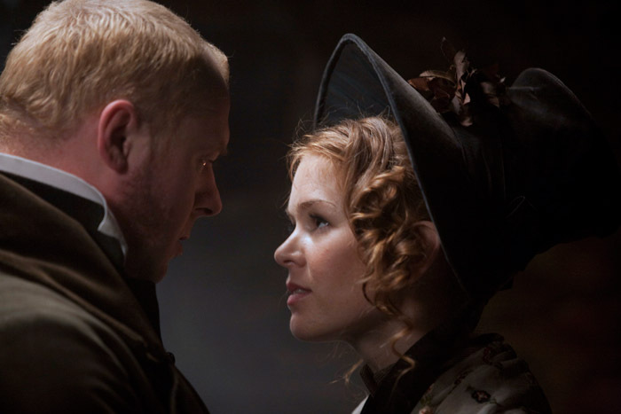 Isla Fisher and Simon Pegg in Burke and Hare (2010)