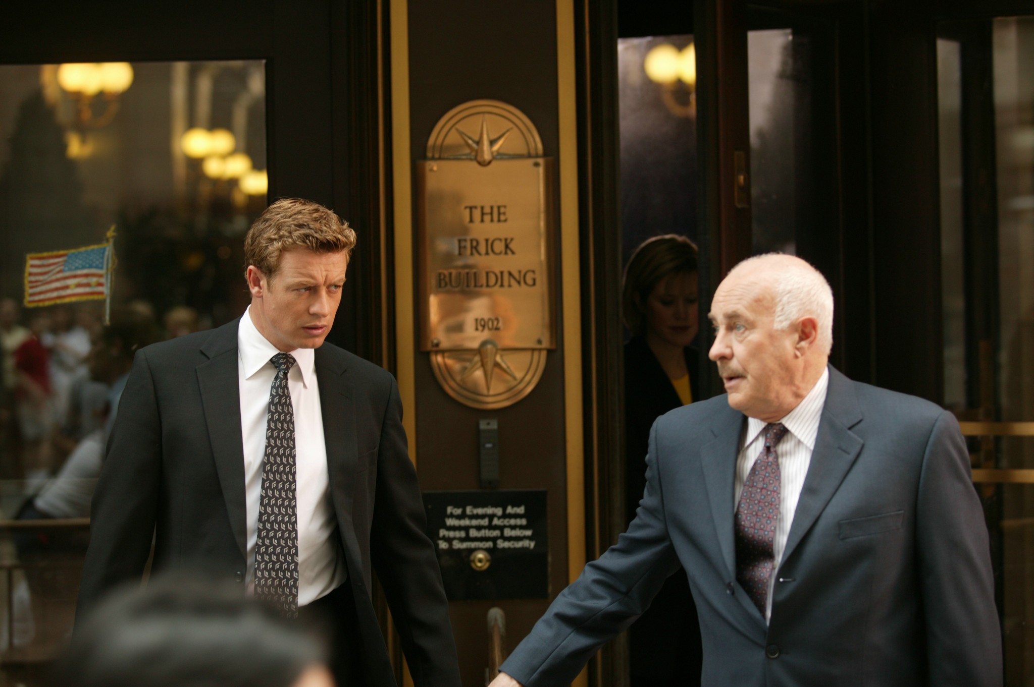 защитник 2001 кадры из сериала саймон бейкер. защитник the guardian сша 2001 2004. защитник 2001 кадры из сериала саймон бейкер. сериал защитник вайлетт 2005. саймон бейкер защитник.