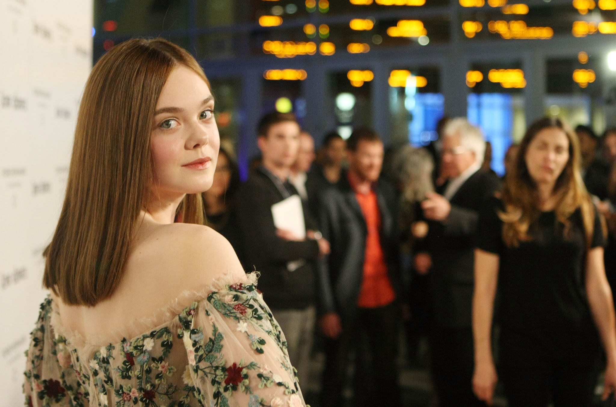 Glenn close 2014. совсем низко фильм 2014 сол. эль фаннинг спит. эль фаннинг короткометражка. Low низкий.