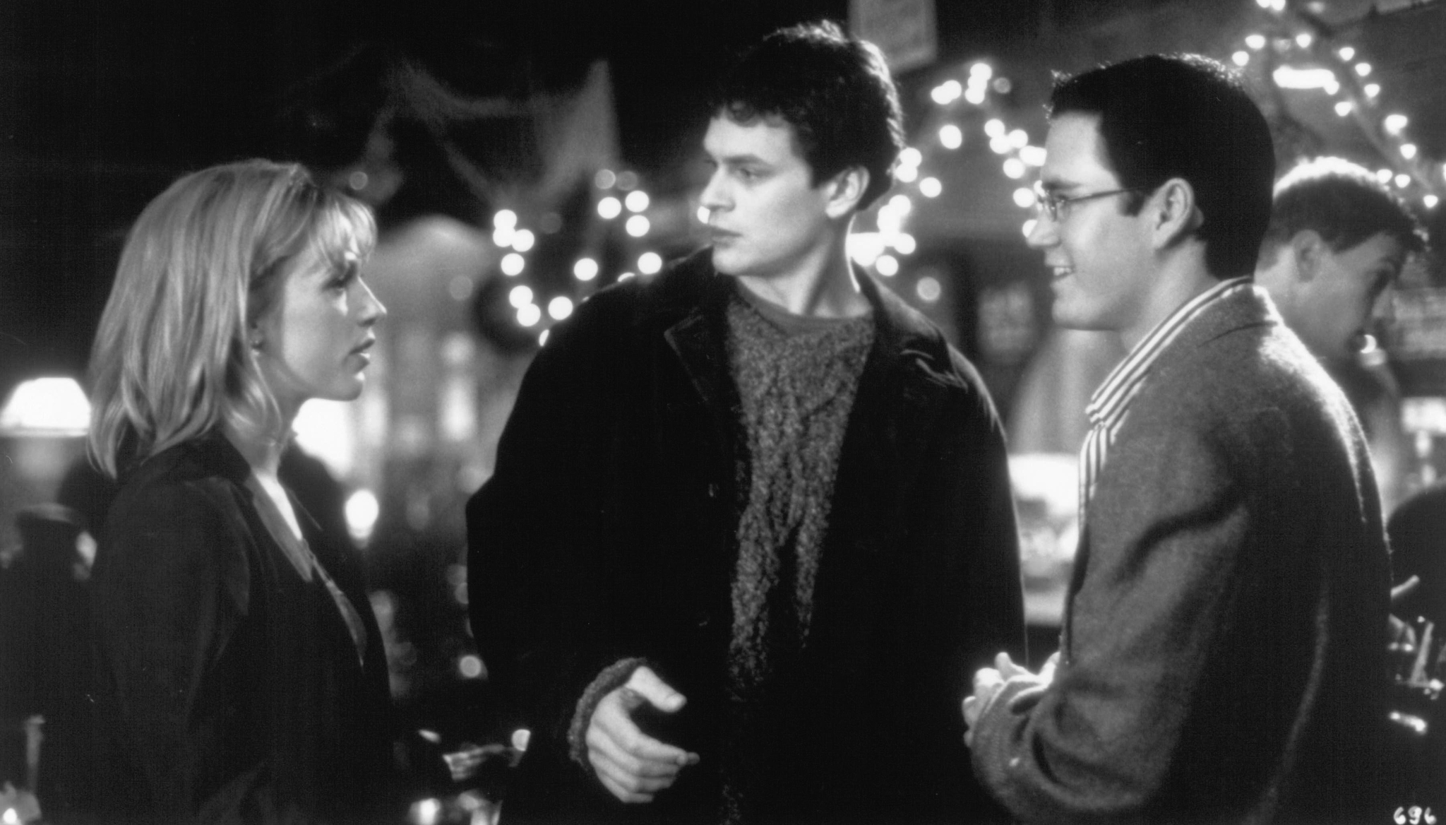 Mark-Paul Gosselaar, Poppy Montgomery, and Tom Everett Scott in Dead Man on Campus (1998)