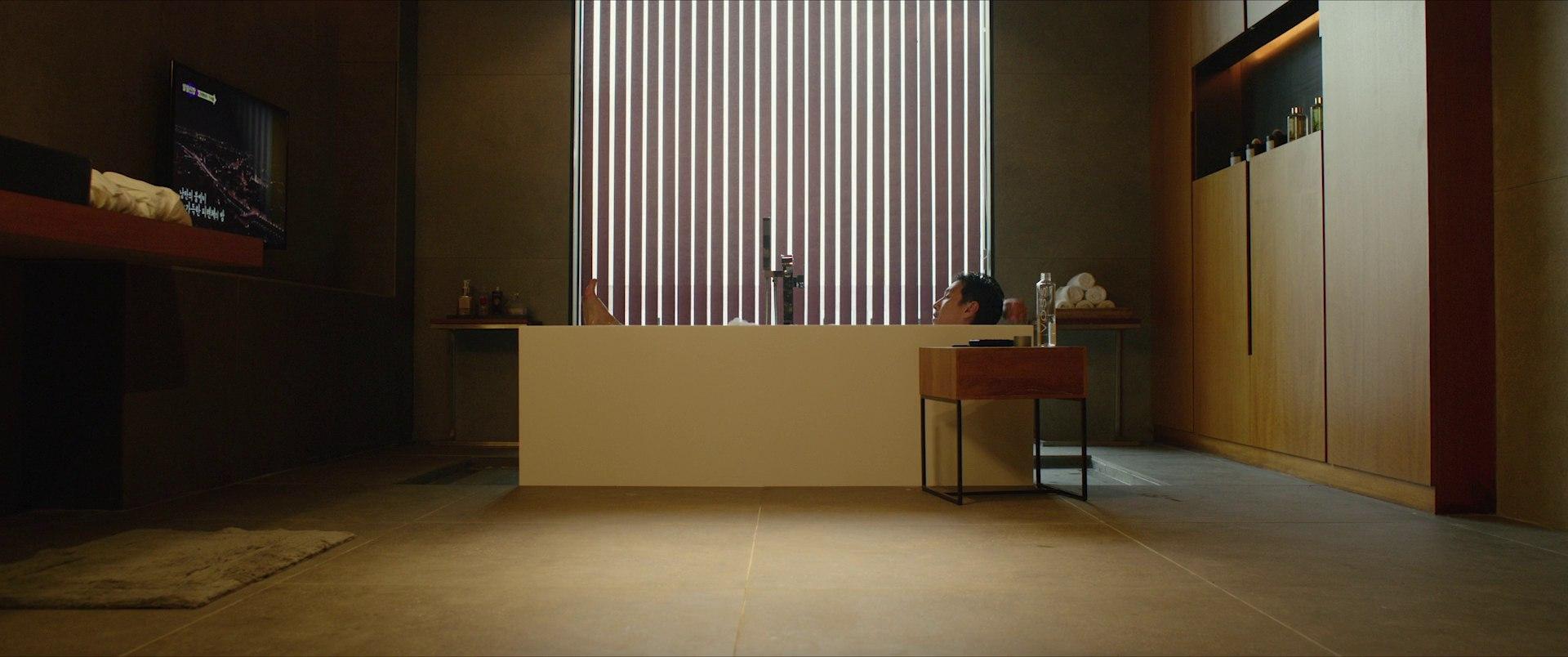 Parasite (2019) - aesthetic film composition - frame 2