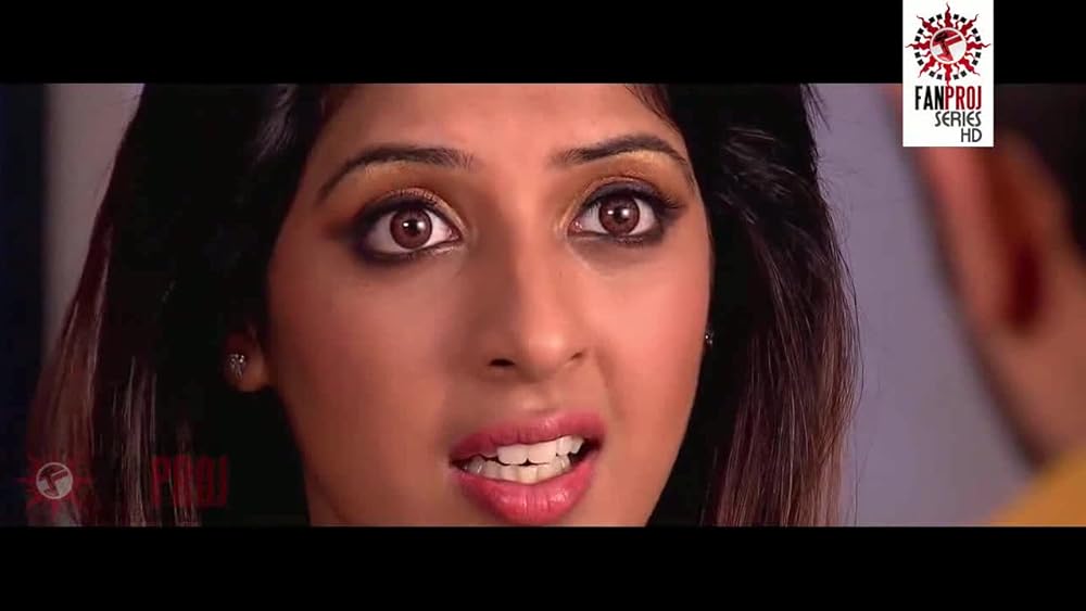 Osiyo ayol uning mushuk ishqalab