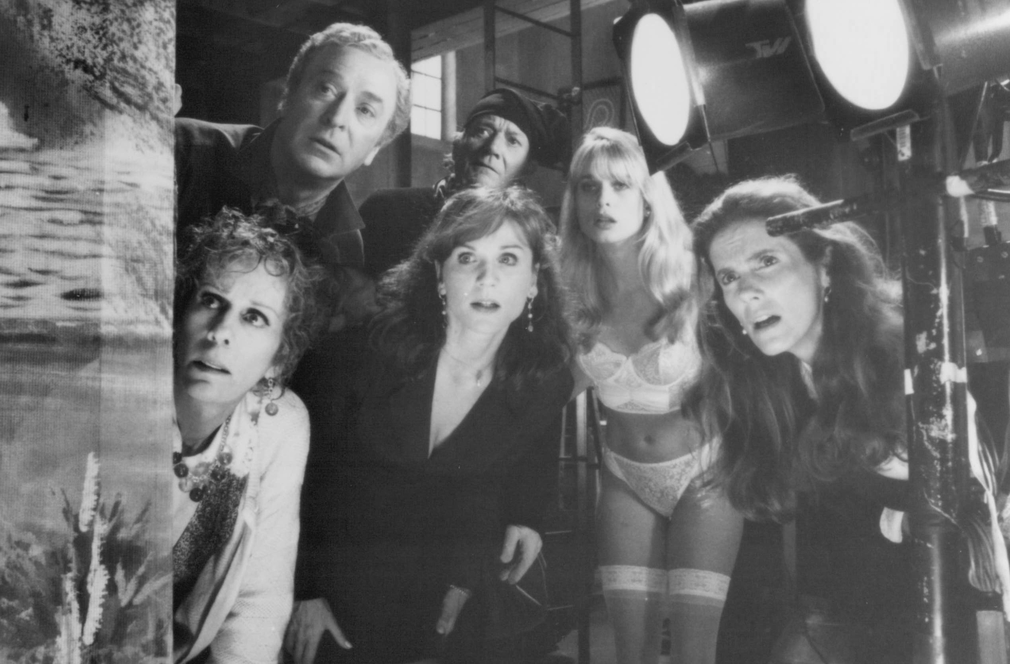 Michael Caine, Marilu Henner, Carol Burnett, Denholm Elliott, Nicollette Sheridan, and Julie Hagerty in Noises Off... (1992)